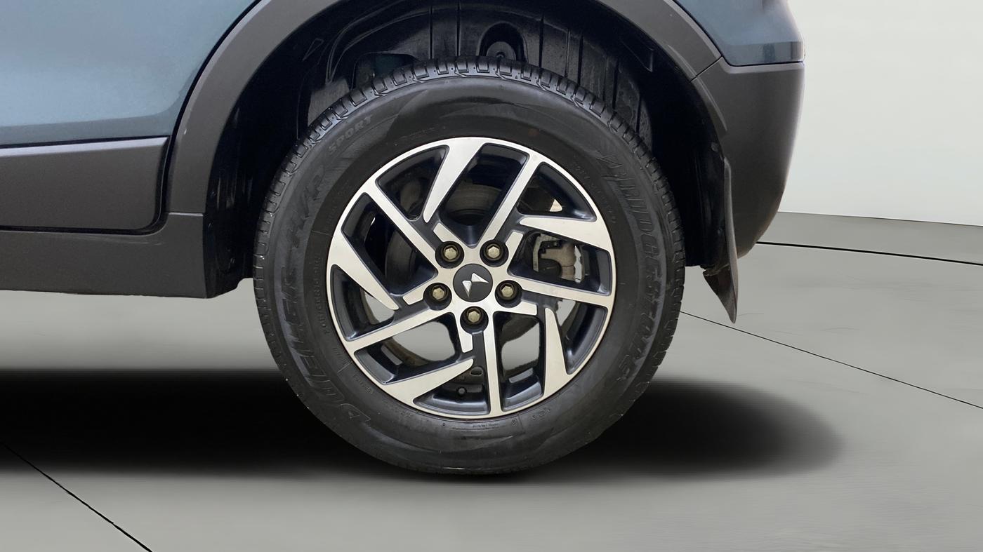 2024 Mahindra XUV300 W8 (O) 1.2 PETROL AMT, Petrol, Automatic, 15,125 km, Left Rear Wheel