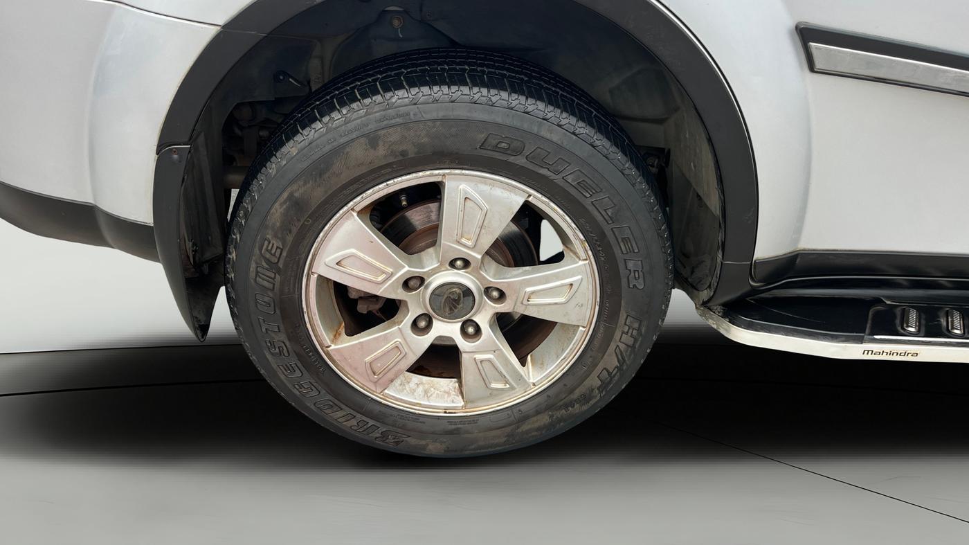 2015 Mahindra XUV500 W8, Diesel, Manual, 73,980 km, Right Rear Wheel