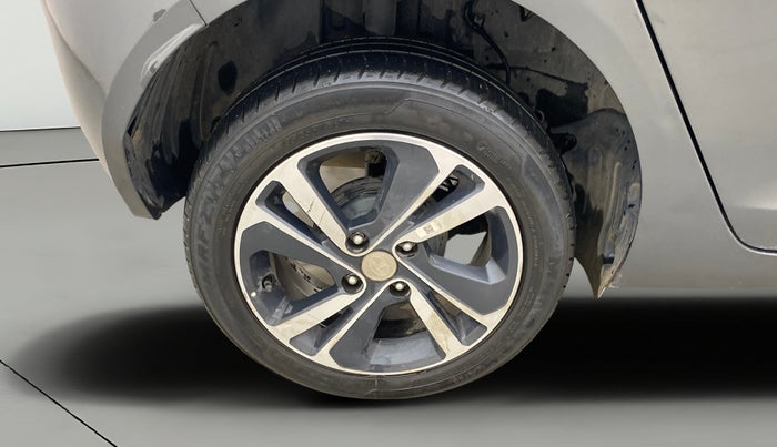 2022 Tata ALTROZ XZ PETROL, Petrol, Manual, 13,803 km, Right Rear Wheel