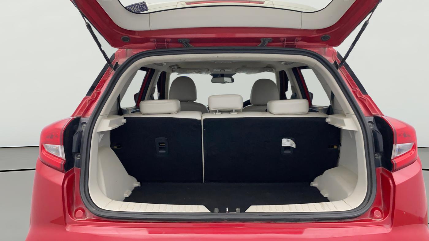 2022 Mahindra XUV300 W8 (O) 1.2 PETROL AMT DUAL TONE, Petrol, Automatic, 29,845 km, Boot Open Zoomed View