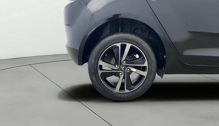 2022 Tata ALTROZ XZ PLUS PETROL DARK EDITION, Petrol, Manual, 33,678 km, Right Rear Wheel