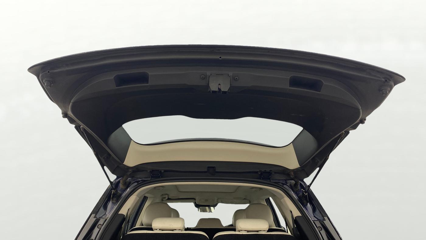 2021 Mahindra XUV700 AX 7 LUXURY P AT 7 STR, Petrol, Automatic, 79,856 km, Boot Door Open