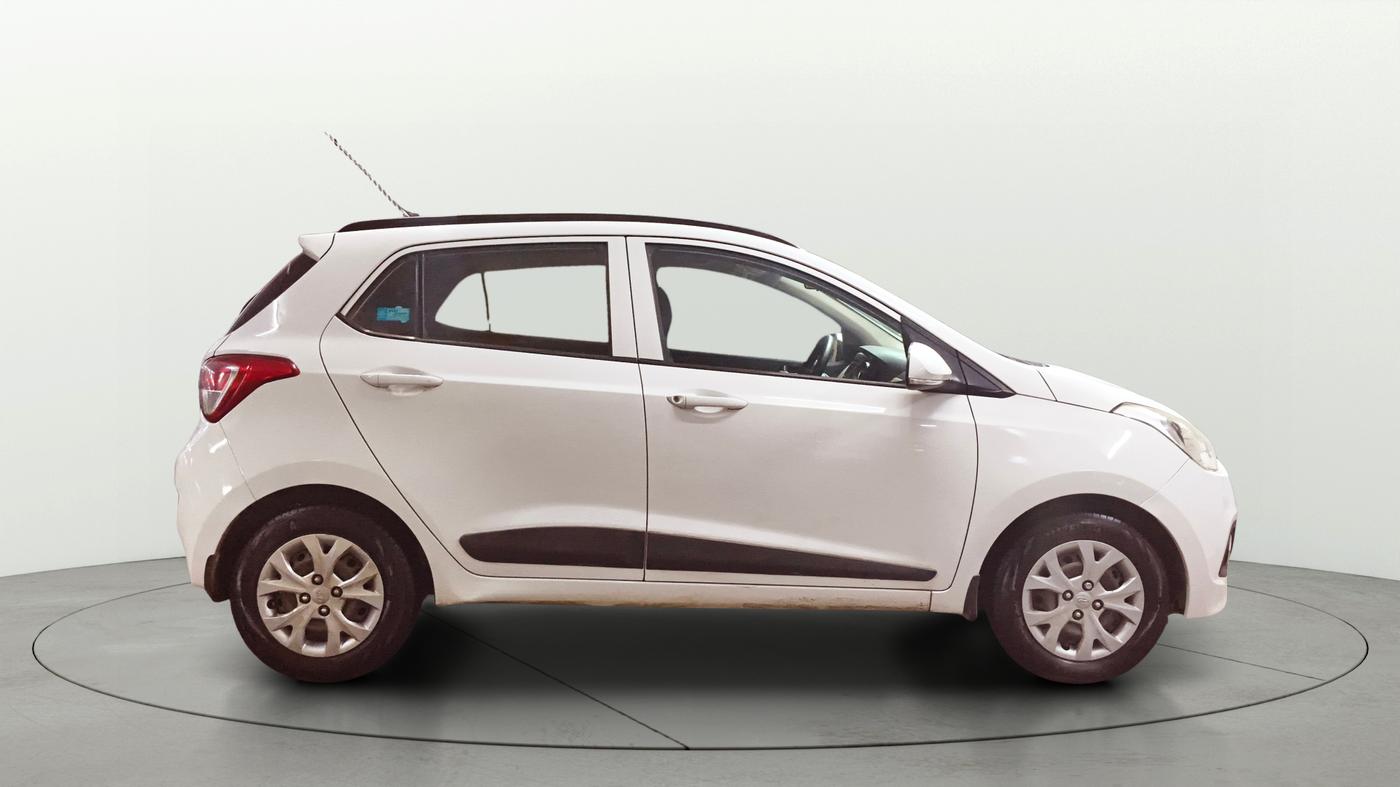 2015 Hyundai Grand i10 SPORTZ 1.2 KAPPA VTVT, Petrol, Manual, 27,417 km, Right Side View