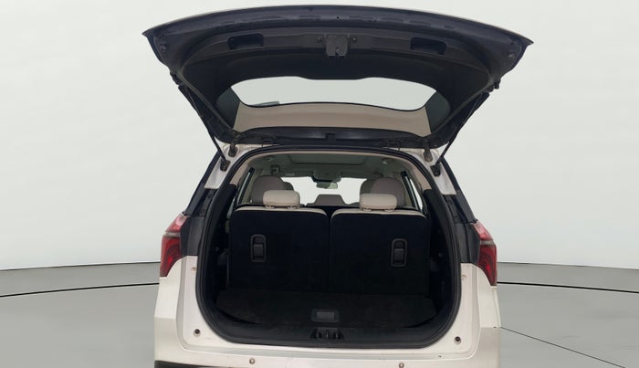 2022 Mahindra XUV700 AX 7 LUXURY D AWD AT 7 STR, Diesel, Automatic, 82,634 km, Boot Door Open