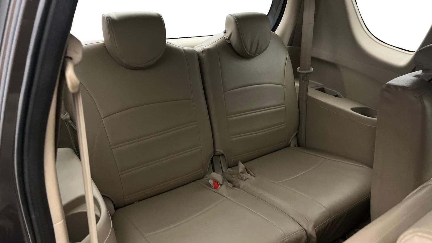 2015 Maruti Ertiga VXI, Petrol, Manual, 1,00,674 km, Third Seat Row ( optional )