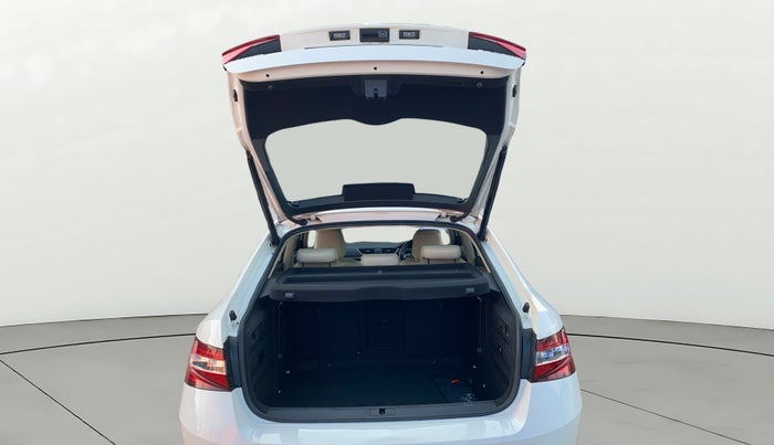 2018 Skoda Superb L&K 1.8 TSI AT, Petrol, Automatic, 82,308 km, Boot Door Open