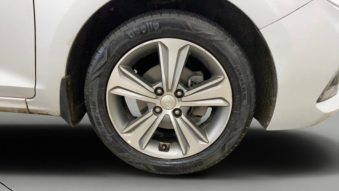 2018 Hyundai Verna 1.6 VTVT SX, Petrol, Manual, 78,109 km, Right Front Wheel