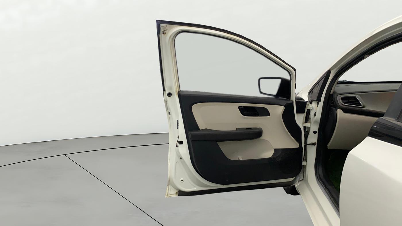 2021 Tata ALTROZ XM PLUS PETROL, Petrol, Manual, 31,982 km, LHS Front Door