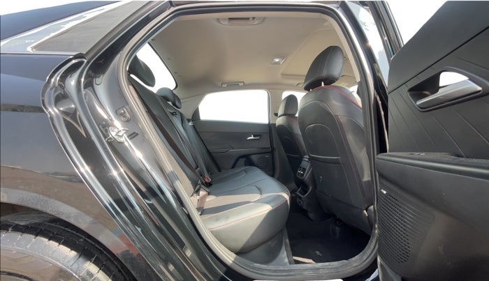 2023 Hyundai Verna SX (O) 1.5 TURBO PETROL DCT, Petrol, Automatic, 40,479 km, Right Side Rear Door Cabin