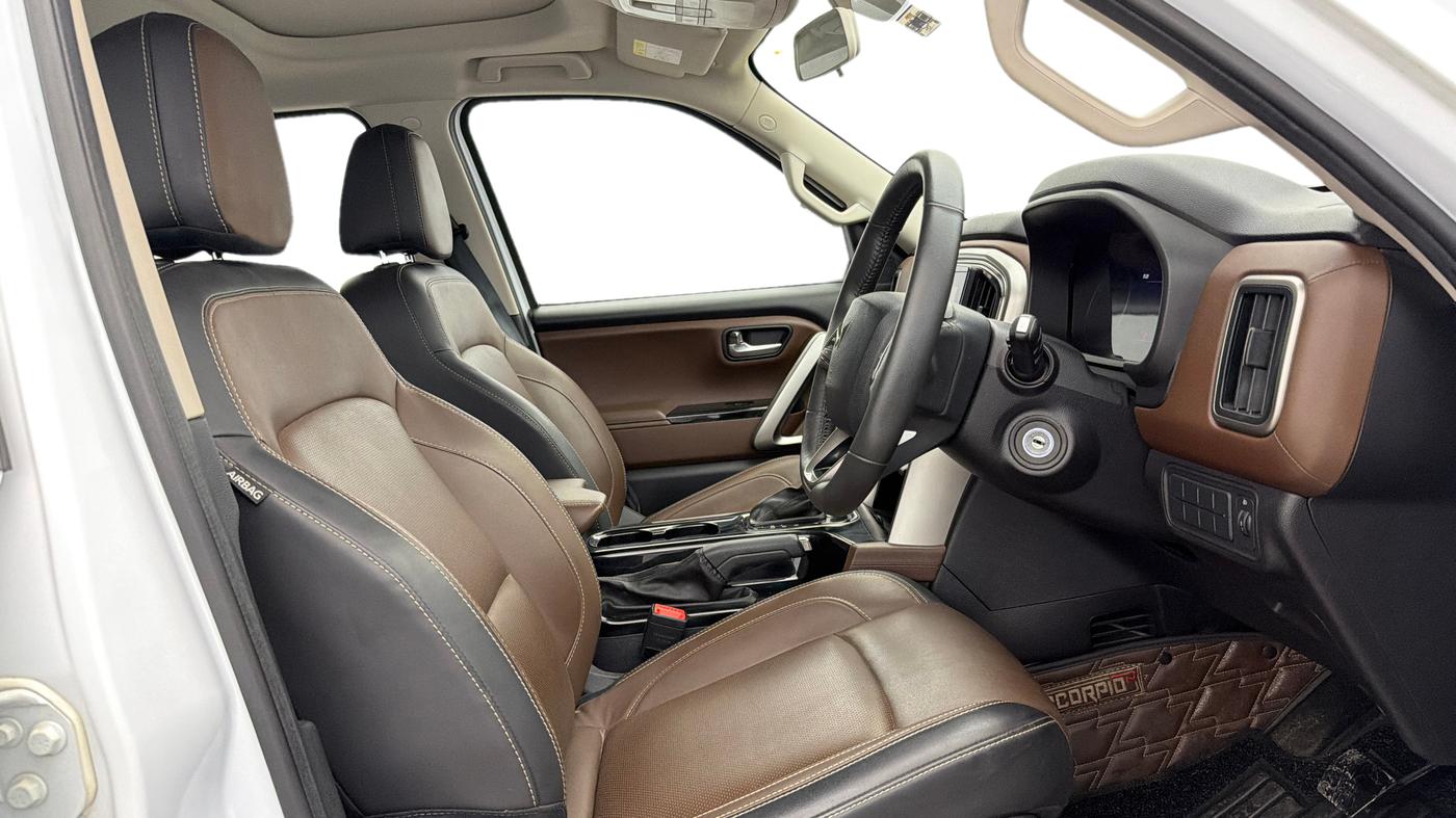 2025 Mahindra SCORPIO-N Z8 DIESEL AT 2WD 7 STR, Diesel, Automatic, 35,011 km, Right Side Front Door Cabin