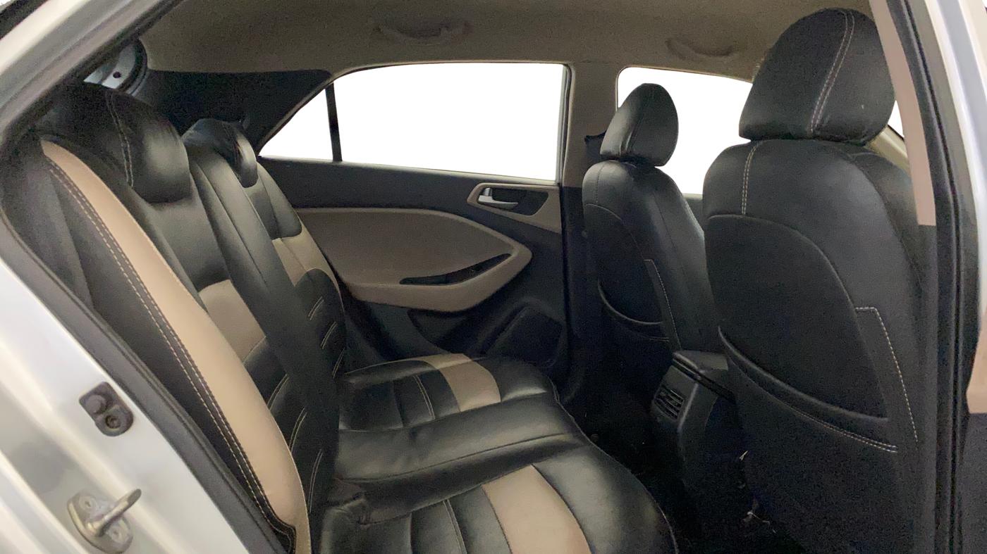 2019 Hyundai Elite i20 SPORTZ PLUS 1.2, Petrol, Manual, 34,066 km, Right Side Rear Door Cabin