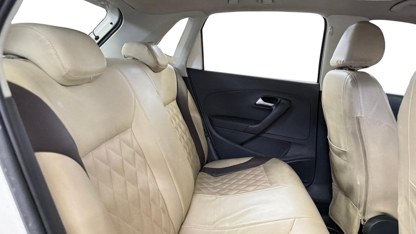 2015 Volkswagen Polo COMFORTLINE 1.2L, Petrol, Manual, 82,772 km, Right Side Rear Door Cabin