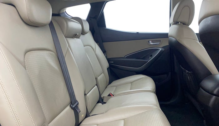 2017 Hyundai Santa Fe 4 WD AT, Diesel, Automatic, 61,184 km, Right Side Rear Door Cabin