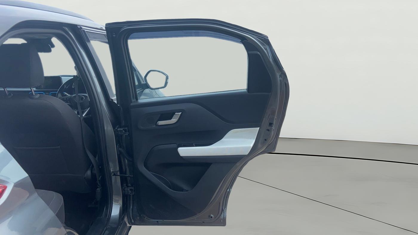 2024 Tata PUNCH Creative Dual Tone MT Sunroof, Petrol, Manual, 25,540 km, RHS Rear Door