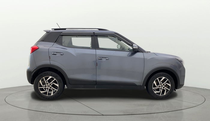 2022 Mahindra XUV300 W8 (O) 1.2 PETROL, Petrol, Manual, 46,114 km, Right Side View