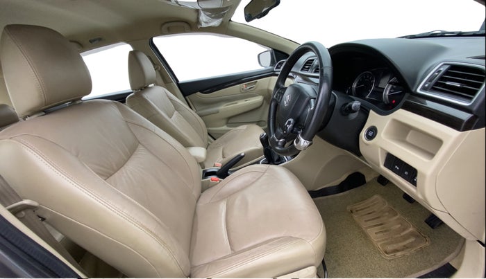 2015 Maruti Ciaz ZXI+, Petrol, Manual, 77,248 km, Right Side Front Door Cabin