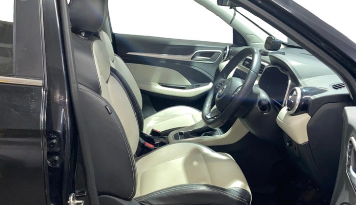 2023 MG ASTOR SHARP 1.5 CVT, Petrol, Automatic, 17,581 km, Right Side Front Door Cabin