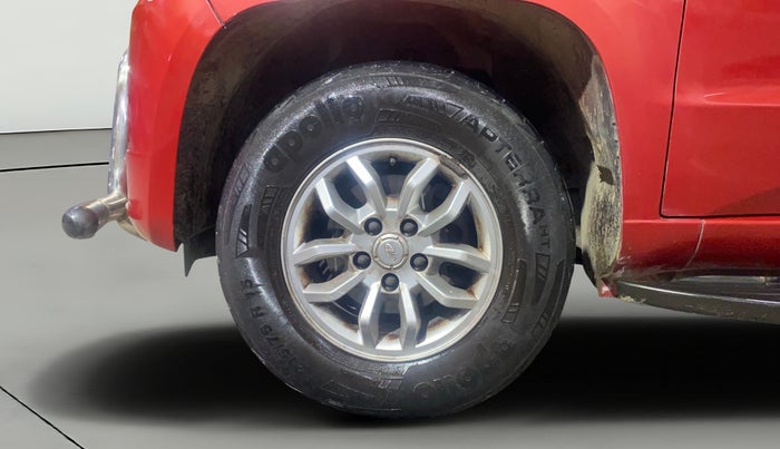 2016 Mahindra TUV300 T8, Diesel, Manual, 30,761 km, Left Front Wheel