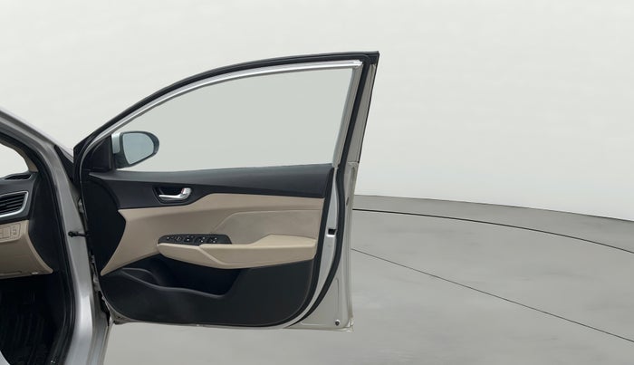 2018 Hyundai Verna 1.6 VTVT SX, Petrol, Manual, 25,790 km, RHS Front Door