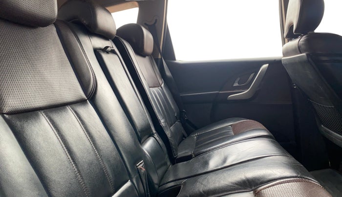 2014 Mahindra XUV500 W8, Diesel, Manual, 83,252 km, Right Side Rear Door Cabin