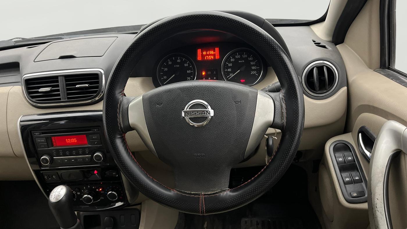 2015 Nissan Terrano XL (P), Petrol, Manual, 1,01,363 km, Steering Wheel Close Up