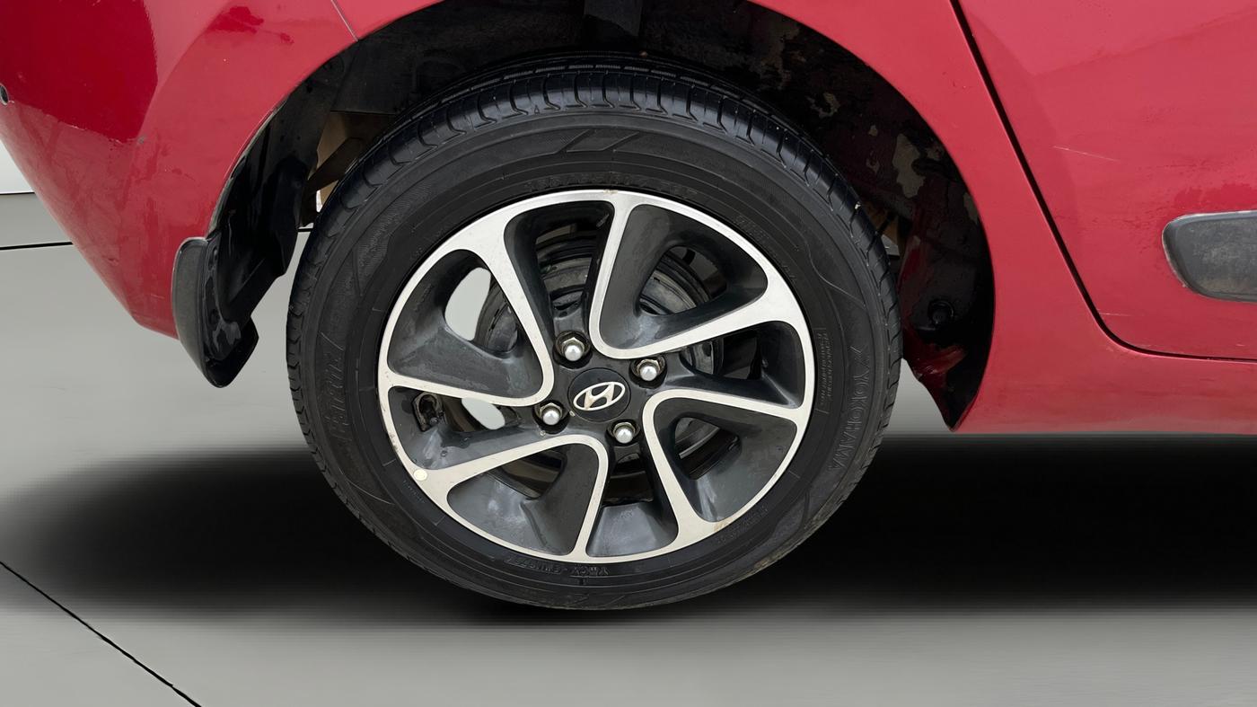 2017 Hyundai Grand i10 SPORTZ AT 1.2 KAPPA VTVT, Petrol, Automatic, 69,745 km, Right Rear Wheel