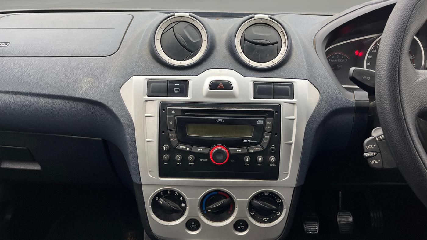 2013 Ford Figo TITANIUM 1.2 PETROL, Petrol, Manual, 41,462 km, Air Conditioner