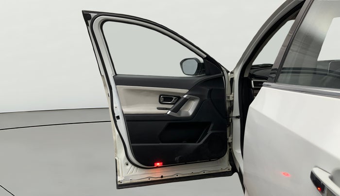 2022 Tata Harrier XT PLUS 2.0L KRYOTEC, Diesel, Manual, 52,725 km, LHS Front Door