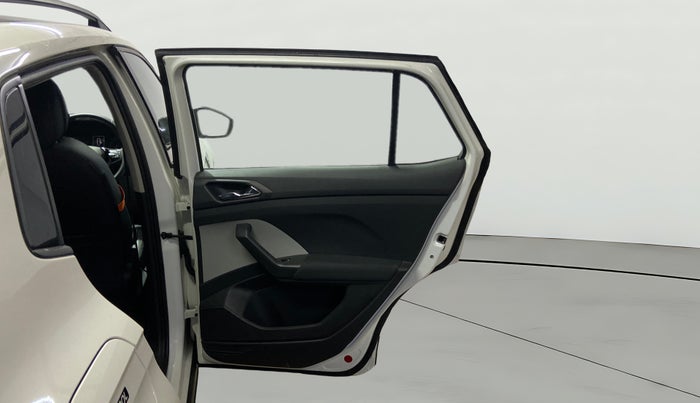 2025 Skoda KUSHAQ Sportline 1.0L TSI AT, Petrol, Automatic, 6,830 km, RHS Rear Door