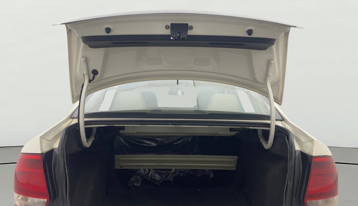 2014 Volkswagen Vento HIGHLINE 1.6 MPI, Petrol, Manual, 64,278 km, Boot Door Open