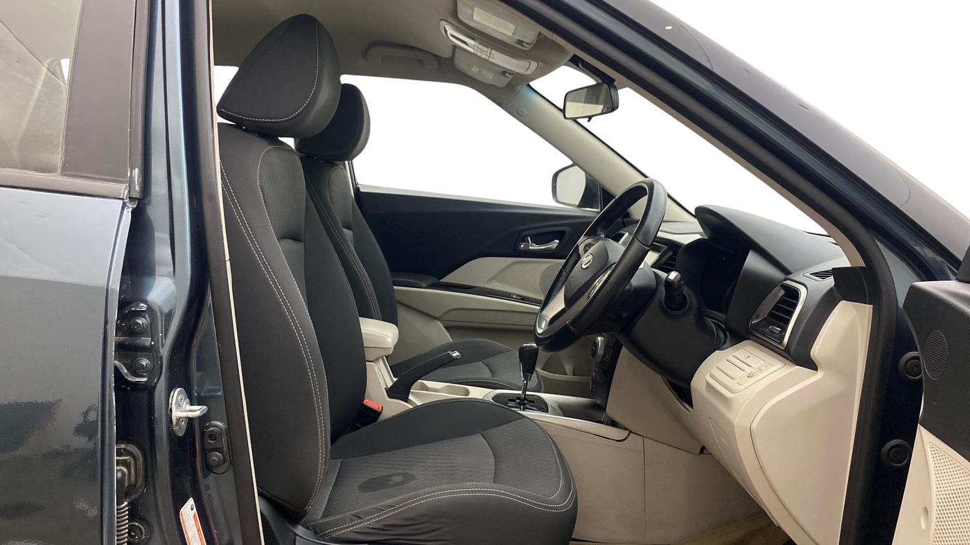 2019 Mahindra XUV300 W8 1.5 DIESEL AMT, Diesel, Automatic, 73,135 km, Right Side Front Door Cabin