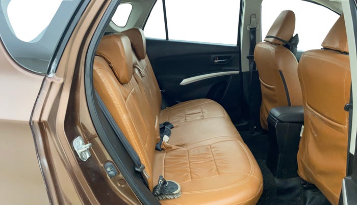 2016 Maruti S Cross ZETA 1.3, Diesel, Manual, 1,15,568 km, Right Side Rear Door Cabin