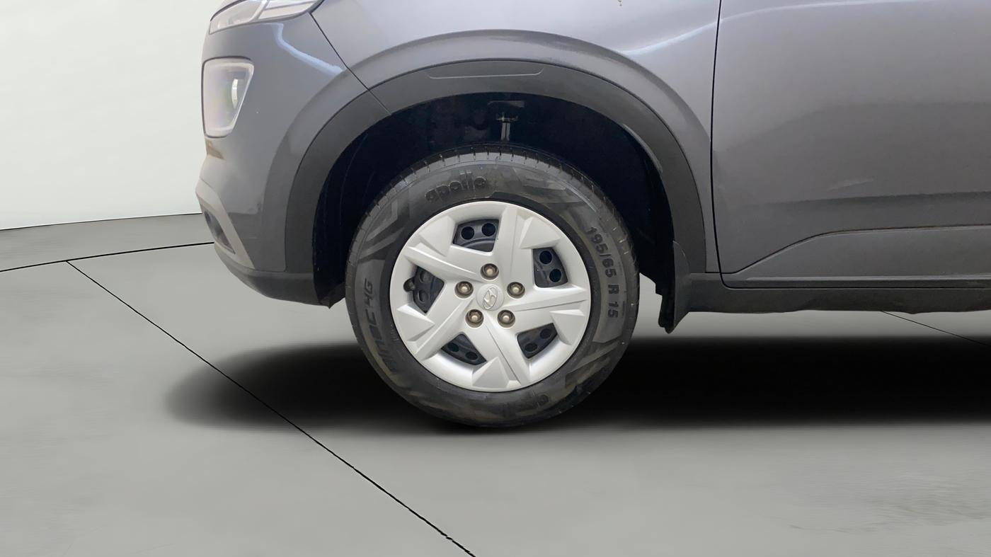 2022 Hyundai VENUE S+ 1.2, Petrol, Manual, 32,071 km, Left Front Wheel