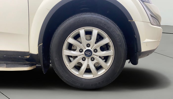 2017 Mahindra XUV500 W10 AT, Diesel, Automatic, 57,695 km, Right Front Wheel