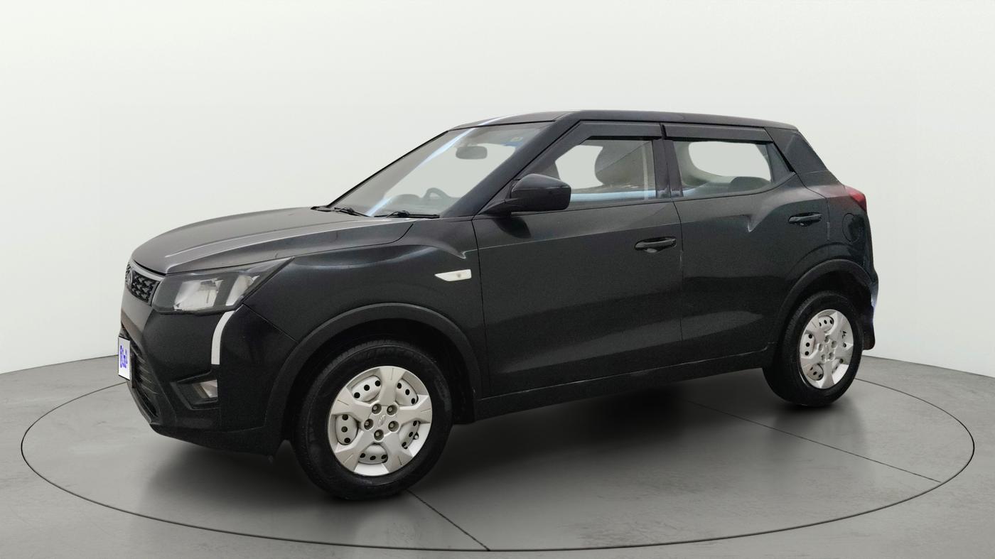 2022 Mahindra XUV300 W4 1.2 PETROL, Petrol, Manual, 1,07,747 km, Left Front Diagonal