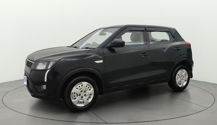2022 Mahindra XUV300 W4 1.2 PETROL, Petrol, Manual, 1,07,747 km, Left Front Diagonal