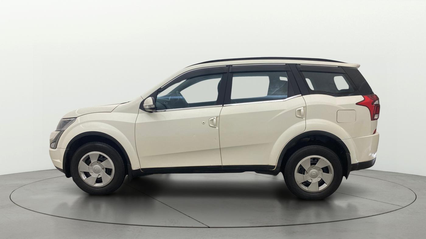 2020 Mahindra XUV500 W7, Diesel, Manual, 62,010 km, Left Side