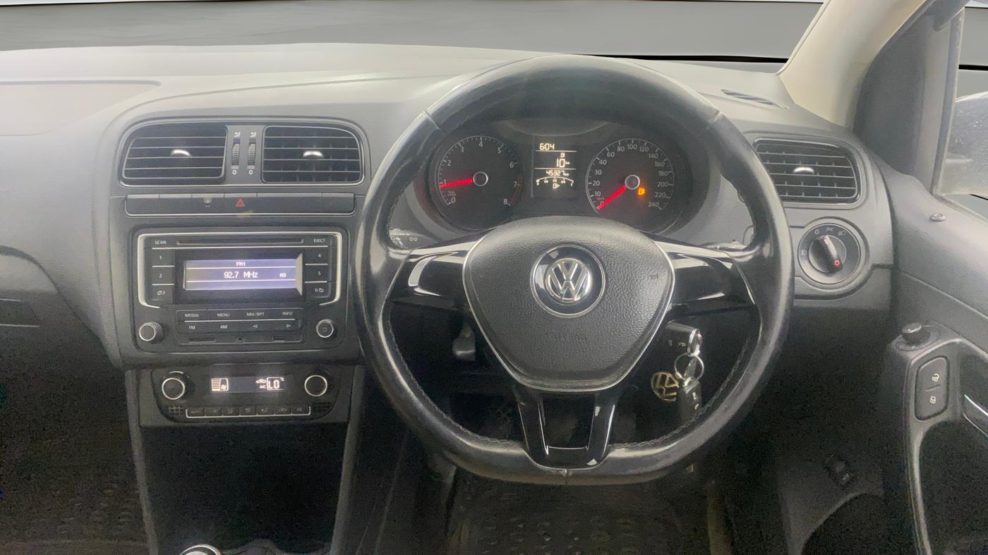 2015 Volkswagen Vento COMFORTLINE 1.6, Petrol, Manual, 45,335 km, Steering Wheel Close Up