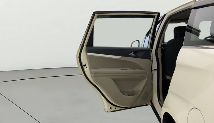 2018 Mahindra MARAZZO M6 8 STR, Diesel, Manual, 1,44,295 km, LHS Rear Door