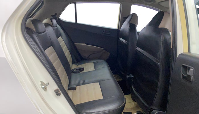 2017 Hyundai Grand i10 MAGNA AT 1.2 KAPPA VTVT, Petrol, Automatic, 98,325 km, Right Side Rear Door Cabin