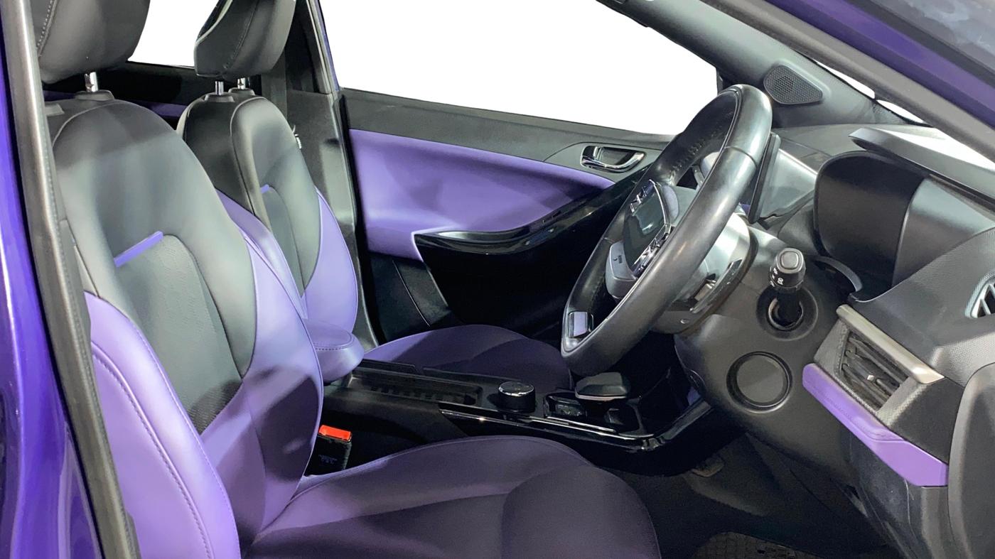 2024 Tata NEXON FEARLESS PURPLE + SUNROOF DCA DUAL TONE 1.2 PETROL, Petrol, Automatic, 14,133 km, Right Side Front Door Cabin