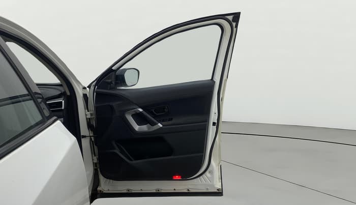 2021 Tata Harrier XMA 2.0L KRYOTEC, Diesel, Automatic, 97,438 km, RHS Front Door