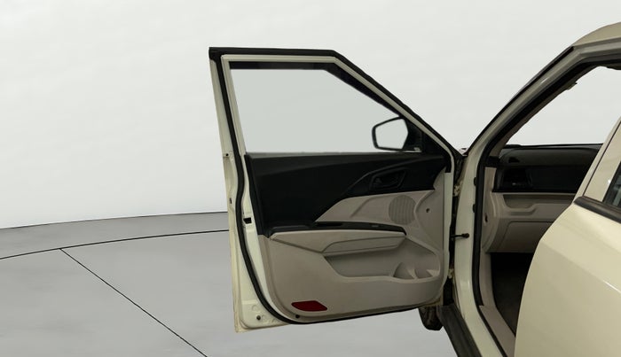 2021 Mahindra XUV300 W4 1.5 DIESEL, Diesel, Manual, 25,791 km, LHS Front Door