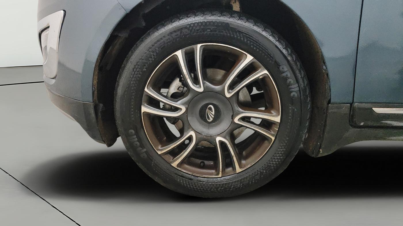 2018 Mahindra MARAZZO M8 7 STR, Diesel, Manual, 1,15,572 km, Left Front Wheel