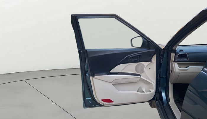 2020 Mahindra XUV300 W6 1.2 PETROL, Petrol, Manual, 95,633 km, LHS Front Door