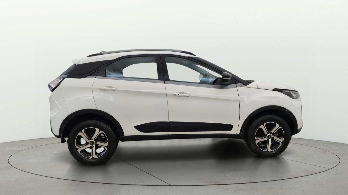 2022 Tata NEXON XZA PLUS (O) PETROL, Petrol, Automatic, 35,821 km, Right Side View