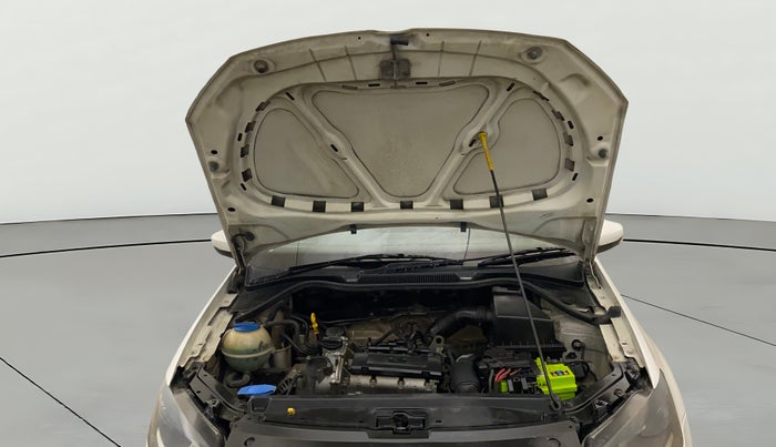 2016 Volkswagen Polo COMFORTLINE 1.2L, Petrol, Manual, 88,927 km, Open Bonet