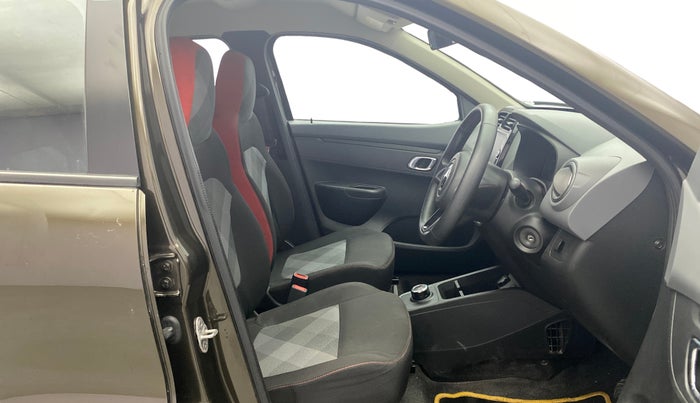 2019 Renault Kwid RXT 1.0 AMT (O), Petrol, Automatic, 18,389 km, Right Side Front Door Cabin