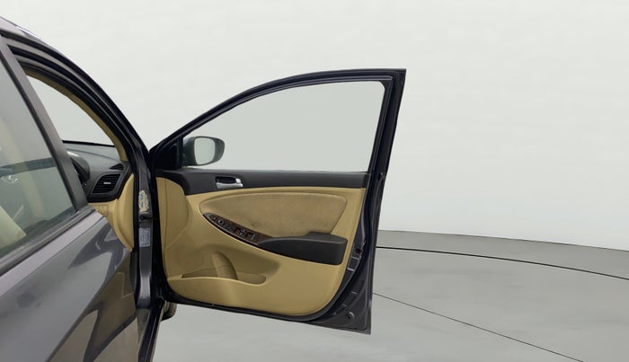 2015 Hyundai Verna FLUIDIC 4S 1.6 VTVT S(O), Petrol, Manual, 1,42,985 km, RHS Front Door