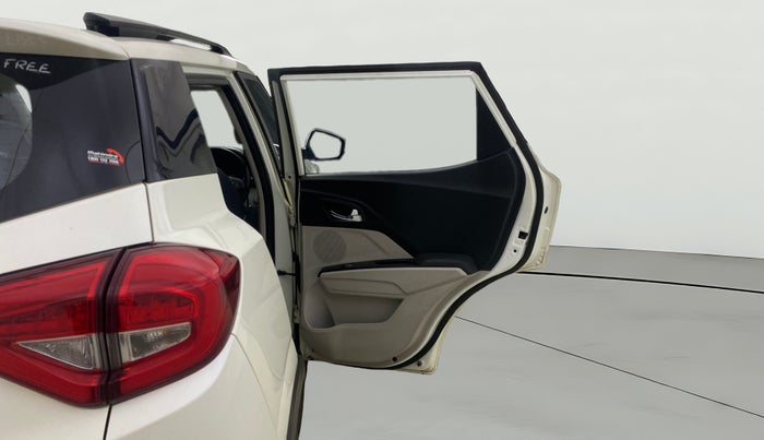 2020 Mahindra XUV300 W8 1.5 DIESEL, Diesel, Manual, 17,802 km, RHS Rear Door